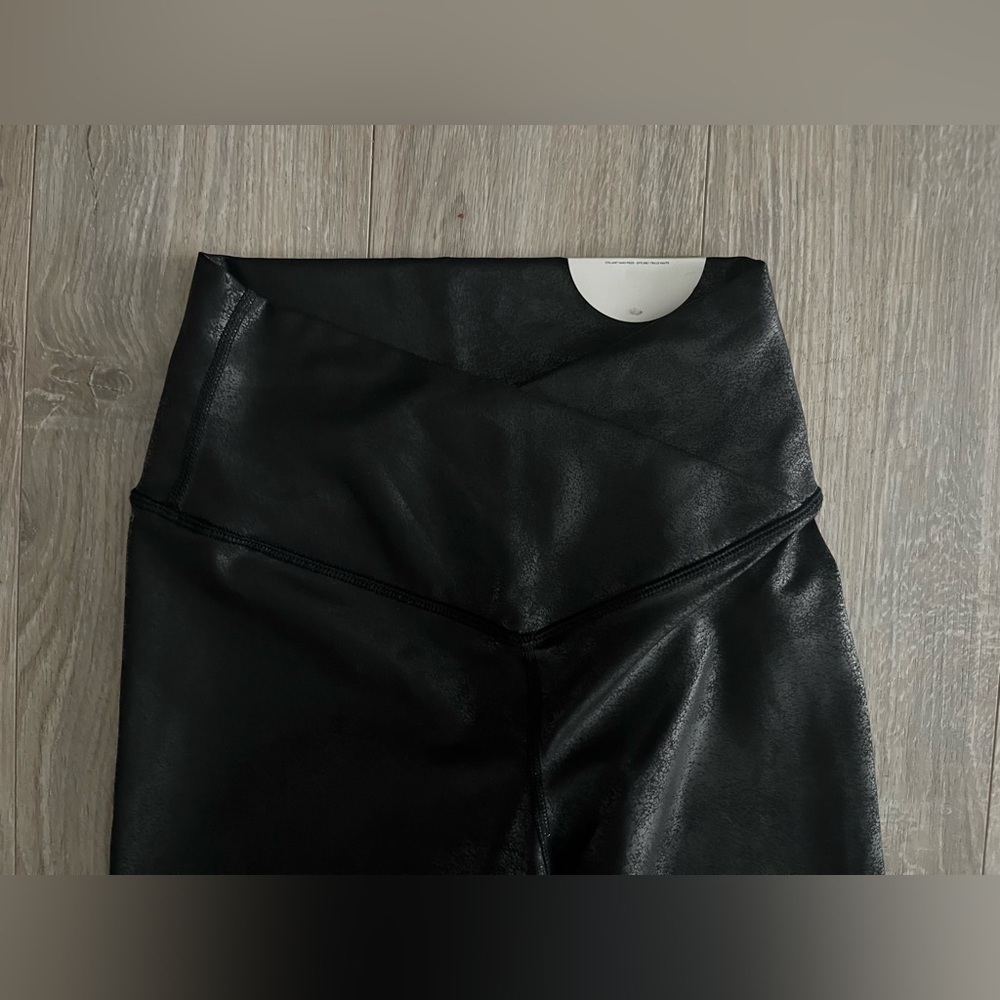 NWT OFFLINE By Aerie Real Me High Waisted Crossover Legging Black Metallic - M - Picture 3 of 9